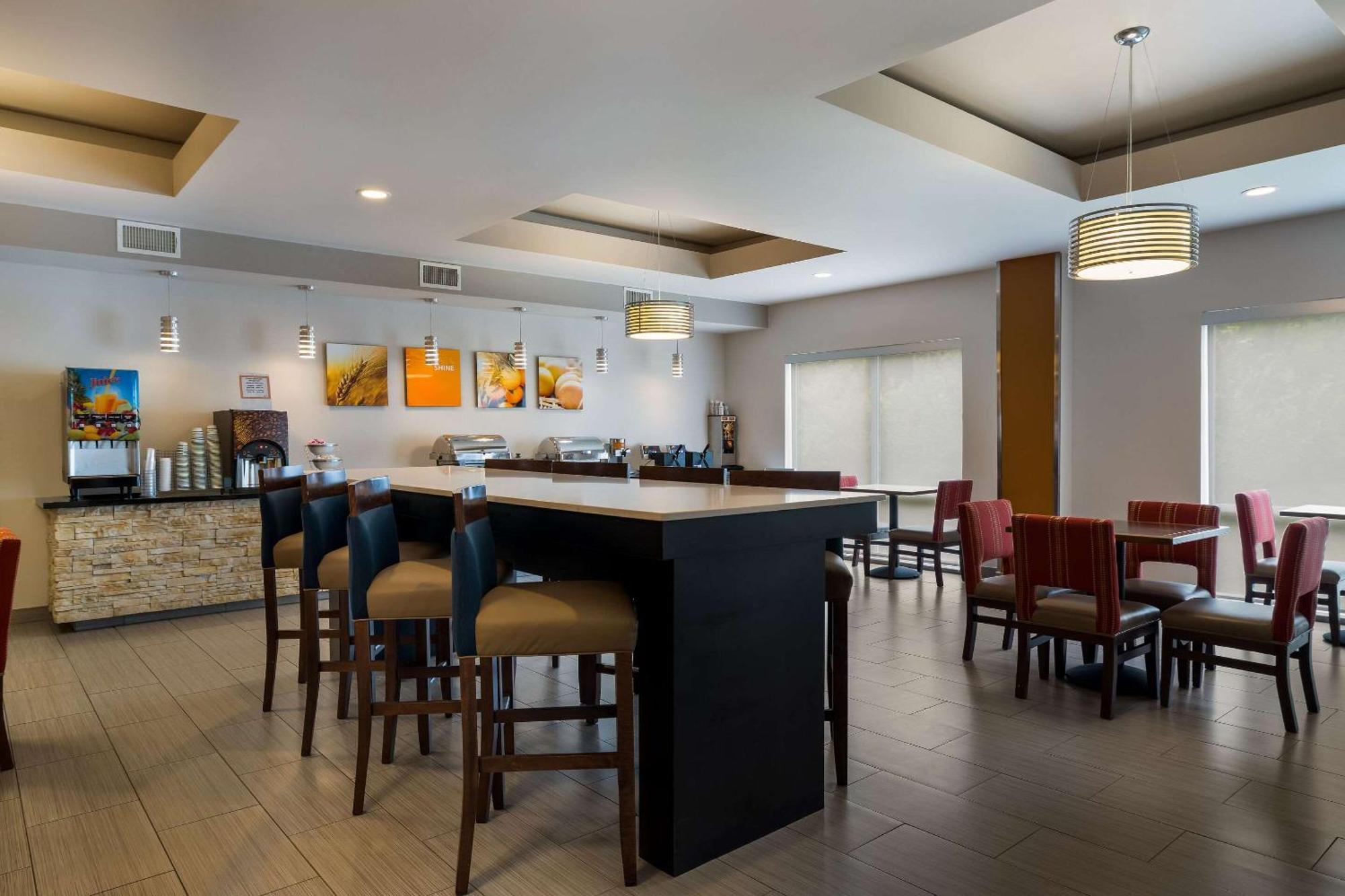Comfort Suites Denham Springs Bagian luar foto