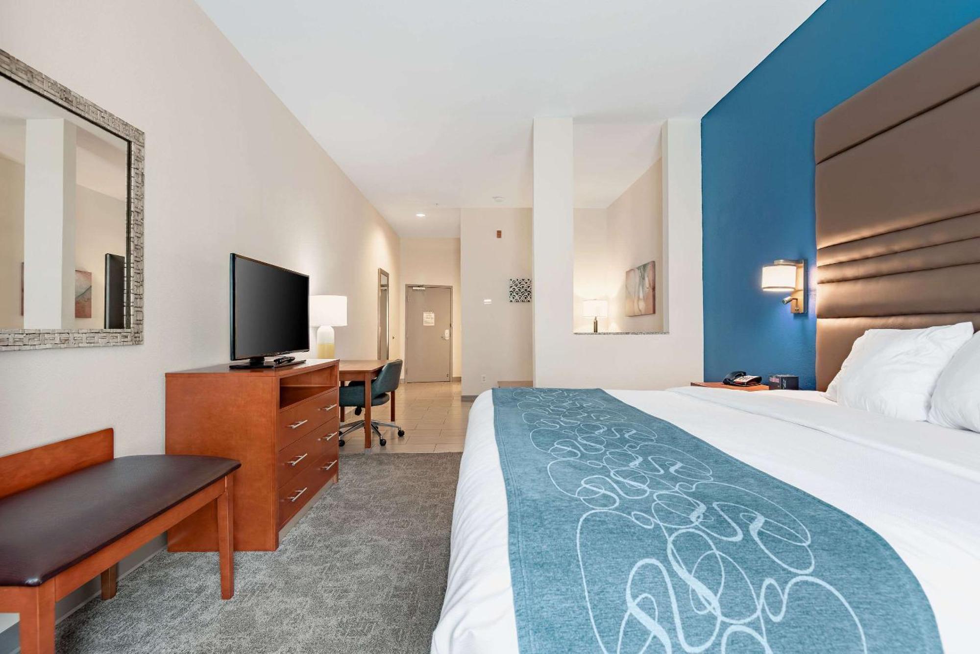 Comfort Suites Denham Springs Bagian luar foto