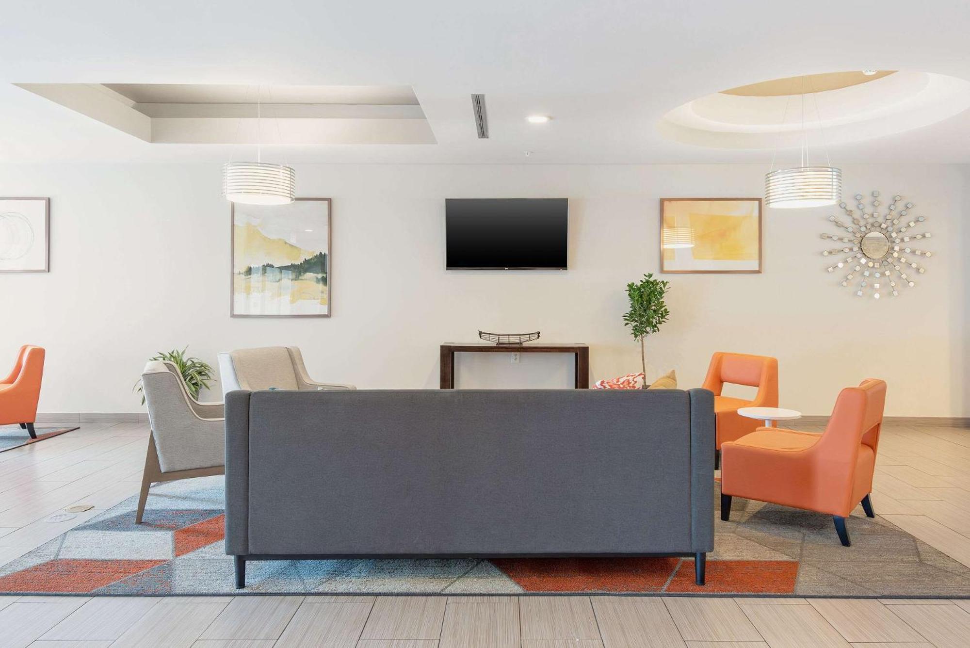 Comfort Suites Denham Springs Bagian luar foto