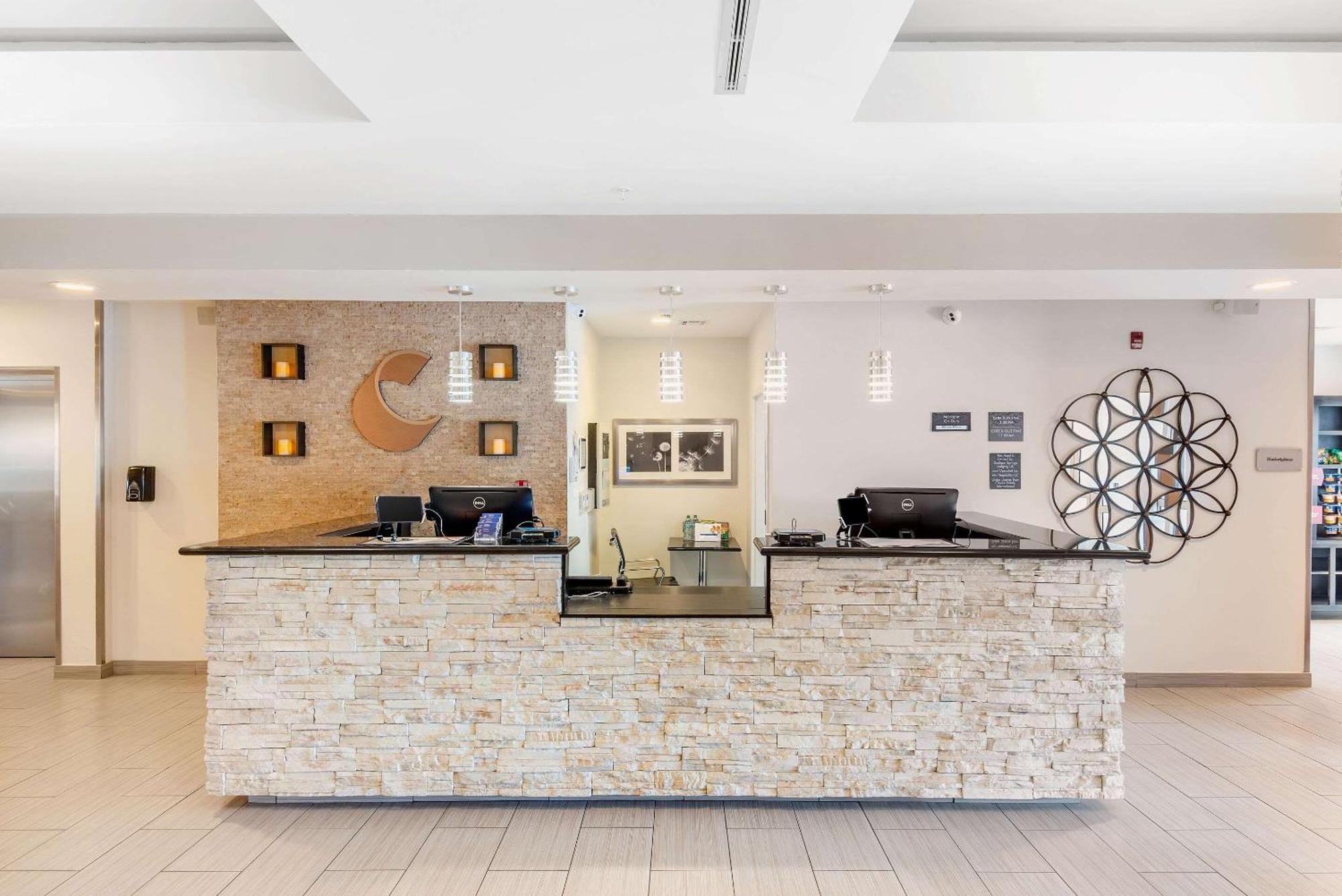 Comfort Suites Denham Springs Bagian luar foto
