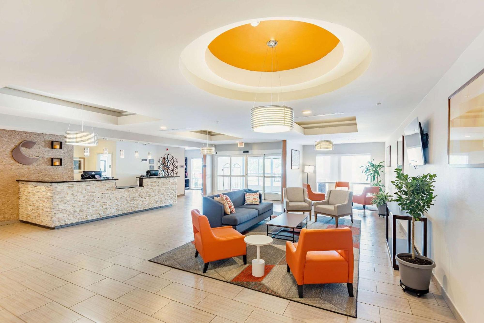 Comfort Suites Denham Springs Bagian luar foto