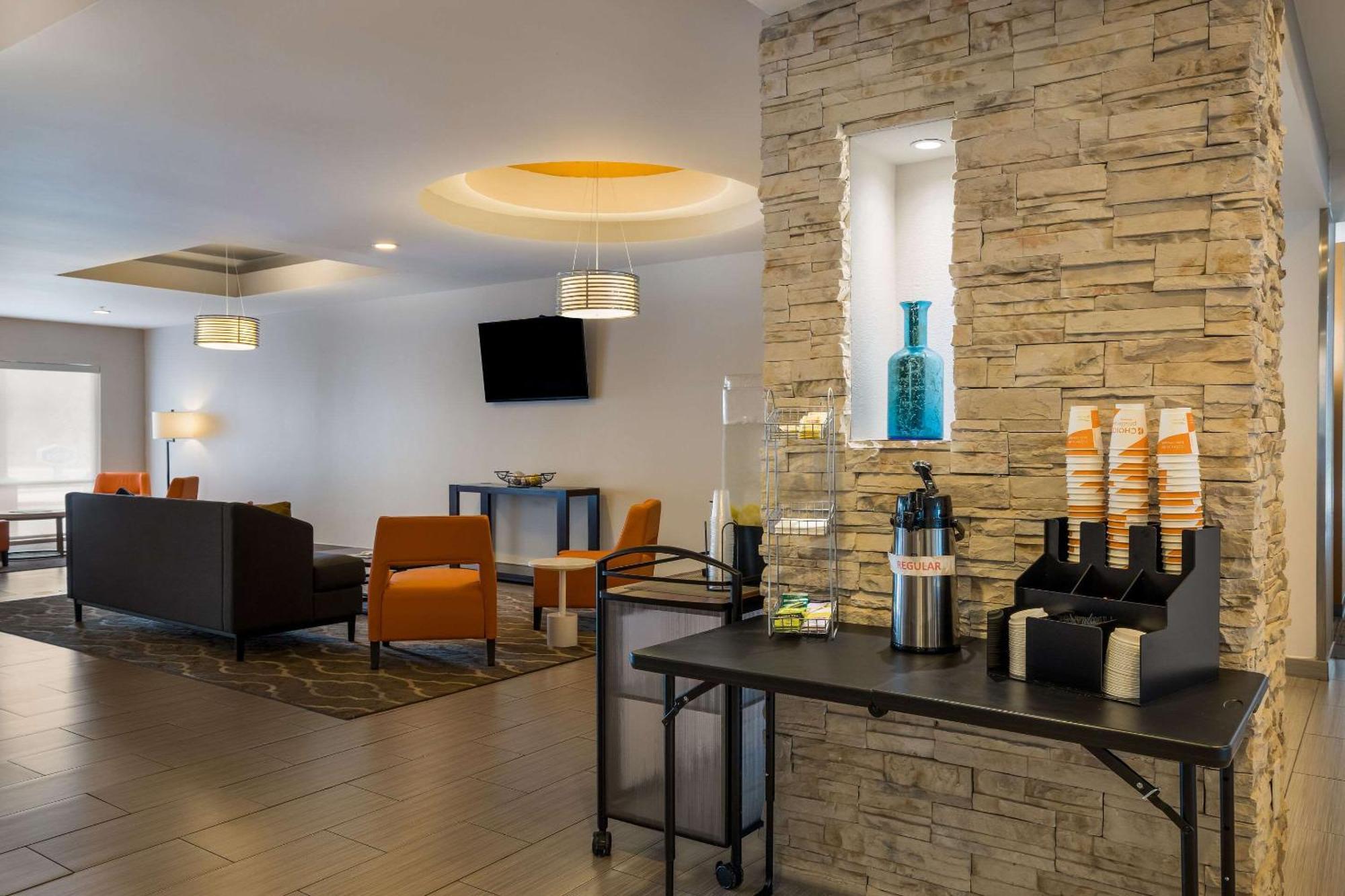 Comfort Suites Denham Springs Bagian luar foto
