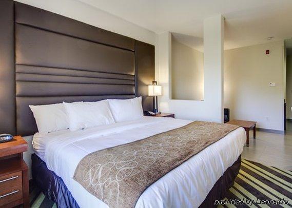 Comfort Suites Denham Springs Bagian luar foto